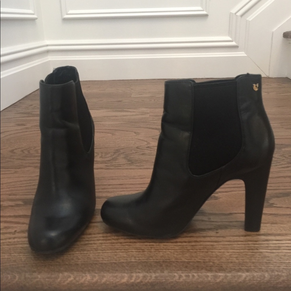 Vince Camuto Signature Black Leather Boots 7 M
